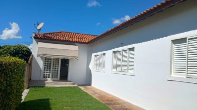 Casa com estilo de chácara no Jardim Margarida 237 m2 casa com terreno gramado e área de lazer 