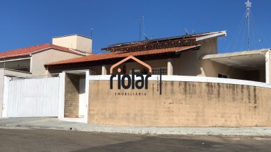 Duas casas no mesmo terreno, entradas independentes no bairro Buenos Aires.