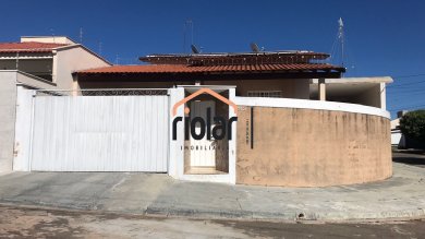 Duas casas no mesmo terreno, entradas independentes no bairro Buenos Aires.