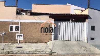 Duas casas no mesmo terreno, entradas independentes no bairro Buenos Aires.