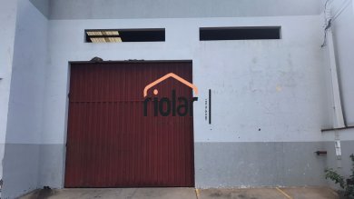 Barracao na Avenida Santos Dumont com area util de 240 metros.