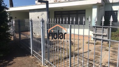 Casa a venda com otima localização, perto farmacia, supermercado e hospital.