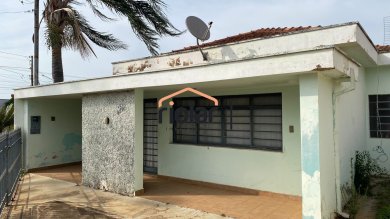 Casa a venda com otima localização, perto farmacia, supermercado e hospital.