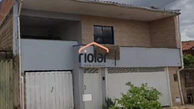Casa no Loteamento Buenos Aires com garagem coberta, deposito, 3 dorms sendo 1 suíte, plantas e arvores frutíferas 