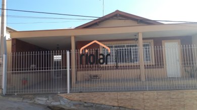 Casa a venda no centro da cidade.