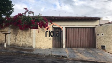 Casa a venda com otima localização no Jardim Santa Tereza.