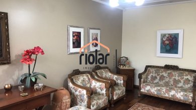 Otima casa a venda no centro da cidade.