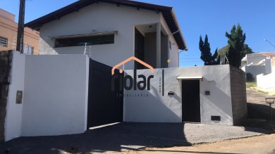 Casa a venda com piscina no Bairro Portal da Boa Vista.