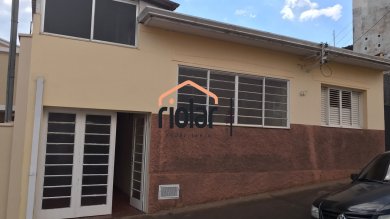 Casa com edicula a venda com otima localização na Vila Pereira.