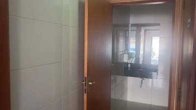 Salão comercial, em frente ao pronto socorro, 5 salas com amplo estacionamento 