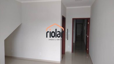 Salão comercial no centro com 3 salas , recepção e uma vaga de garagem 