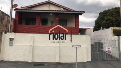Casa a venda na Vila Maschieto, perto supermercado, farmacia e comercio em geral. 