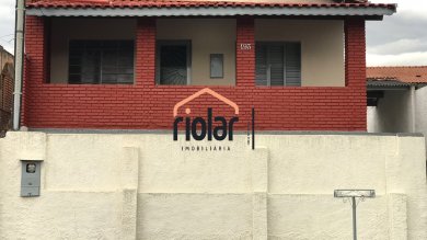 Casa a venda na Vila Maschieto, perto supermercado, farmacia e comercio em geral. 