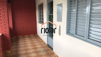 Casa a venda na Vila Maschieto, perto supermercado, farmacia e comercio em geral. 