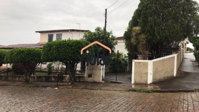 Casa com edicula para locação na Vila Pereira.