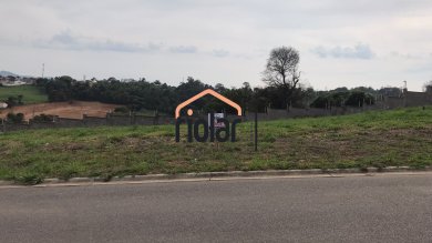 Otimo terreno a venda no Condominio Residencial dos Lagos. Localização privilegiada, com vista panoramica da cidade.