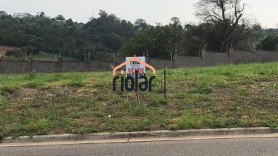 Otimo terreno a venda no Condominio Residencial dos Lagos. Localização privilegiada, com vista panoramica da cidade.