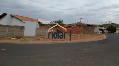Terreno de esquina com otima terraplanagem no Bairro Colina Verde I.