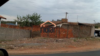 Terreno de esquina com otima terraplanagem no Bairro Colina Verde I.