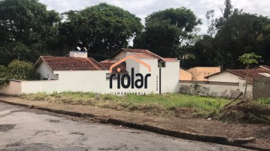Terrenos a venda no Jardim Santa Tereza. São dois lotes com 300 metros em cada lote,um do lado do outro. 