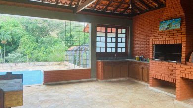 Santa Luzia - Casa sede / 6 suítes + casa caseiro + área de lazer + piscina + pomar 