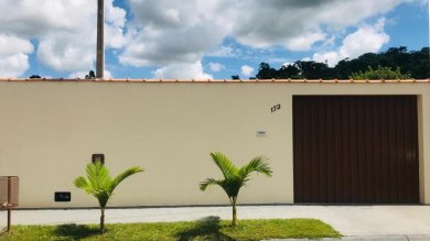 Casa térrea no Colina Verde com 1 dorm casal e 1 dorm solteiro , espaço gourmet, piscina