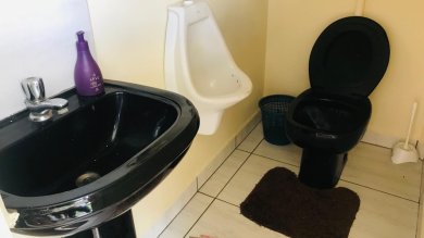 Casa térrea no Colina Verde com 1 dorm casal e 1 dorm solteiro , espaço gourmet, piscina