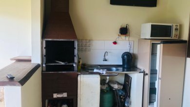 Casa térrea no Colina Verde com 1 dorm casal e 1 dorm solteiro , espaço gourmet, piscina