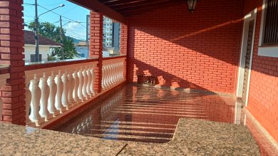 Casa térrea no Centro , casa com 3 dorms e sem garagem. 