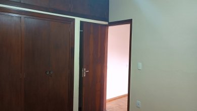 Casa térrea no Centro , casa com 3 dorms e sem garagem. 