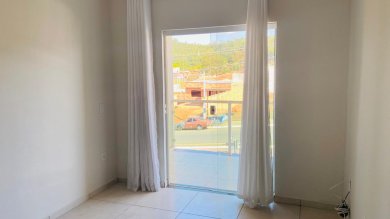 Apartamento no Portal do Ipês, sala com varanda, 2 dorms com varanda, cozinha , lavanderia, banheiro social e garagem.