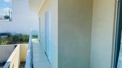 Apartamento no Portal do Ipês, sala com varanda, 2 dorms com varanda, cozinha , lavanderia, banheiro social e garagem.