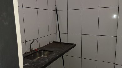 Centro - Salão comercial com 40 m2 , porta frontal em vidro temperado, balcão, banheiro e cozinha excelente localização 