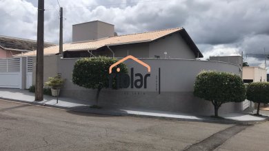 Linda casa no bairro Residencial Alto da Serra / Jardim Margarida.