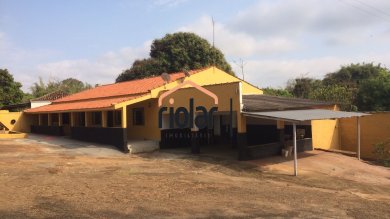 Cachara no Jardim Margarida com 4 dorms , estacionamento, área de lazer, espaço para pomar .
