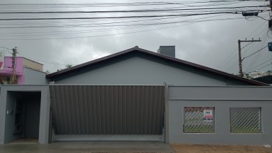 Casa no Bom Sucesso, 3 dorms e 3 suítes , um ampla garagem, espaço para churrasco , excelente localização. 