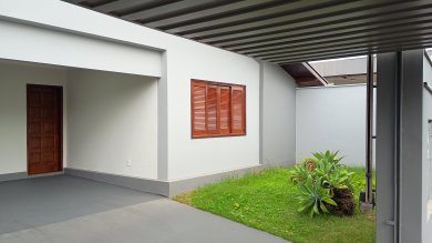 Casa no Bom Sucesso, 3 dorms e 3 suítes , um ampla garagem, espaço para churrasco , excelente localização. 