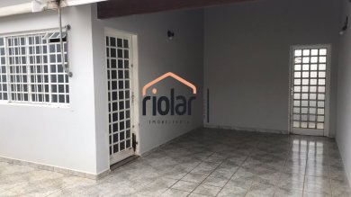 Otima casa no Jardim Santa Tereza com piscina.