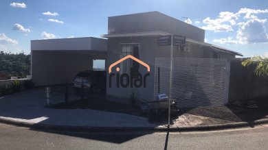 Casa com piscina no Condominio Monte Carlo (Beira Rio).