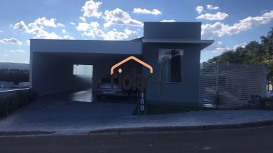 Casa com piscina no Condominio Monte Carlo (Beira Rio).